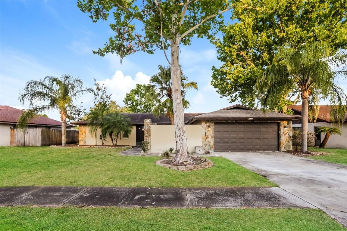 2006 Sycamore Ln., Plant City, FL 33563