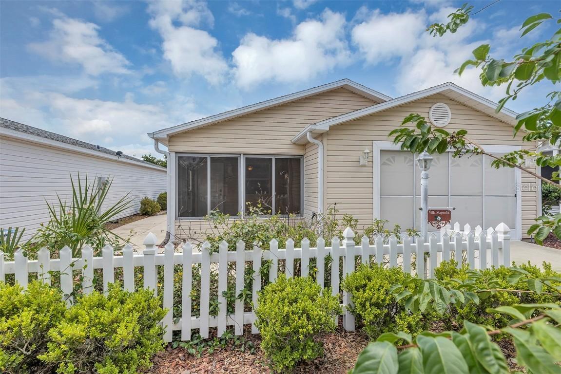 2714 Moncayo Ave., The Villages, FL 32162