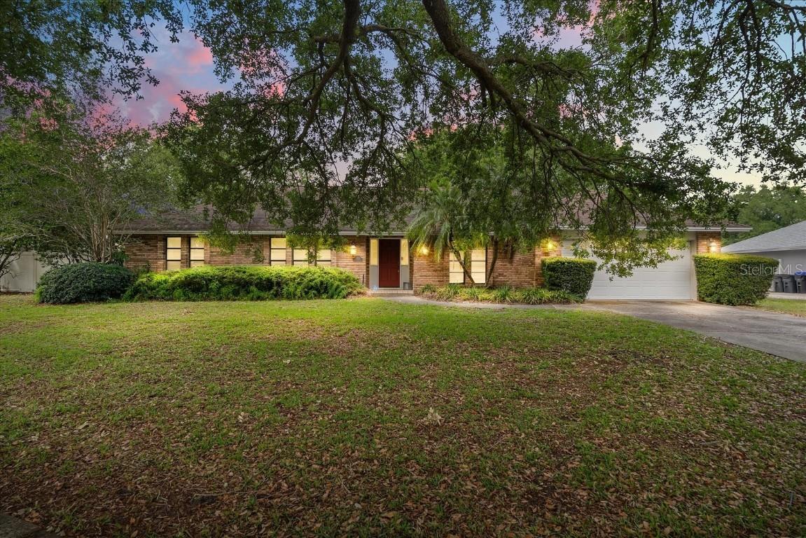 5525 Meadow Pine Ct., Orlando, FL 32819