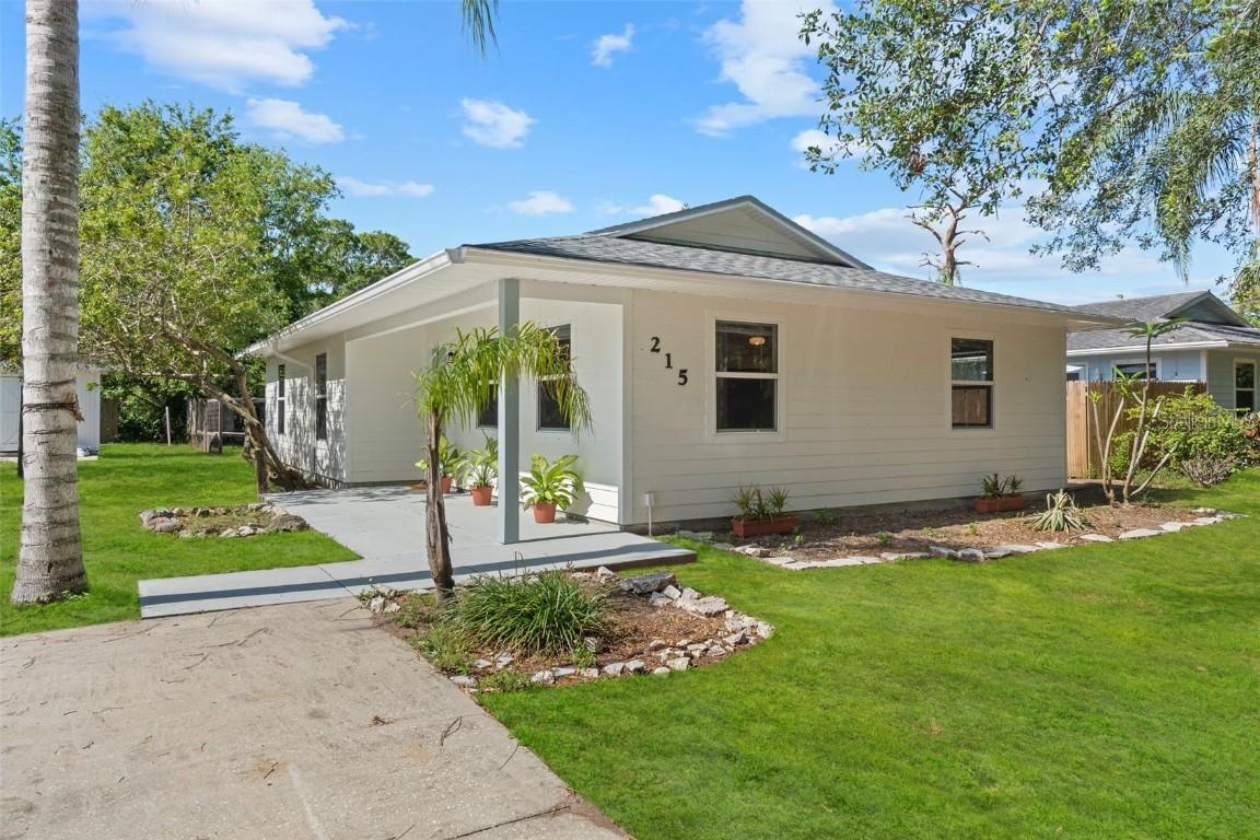 215 Bradbury Ave., Oak Hill, FL 32759