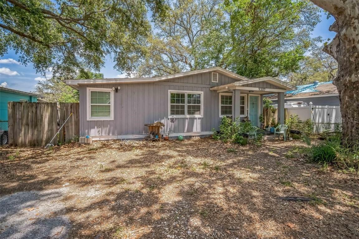 9307 N Oakleaf Ave., Tampa, FL 33612