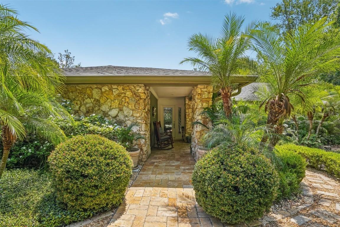 98 Wisteria Dr., Longwood, FL 32779