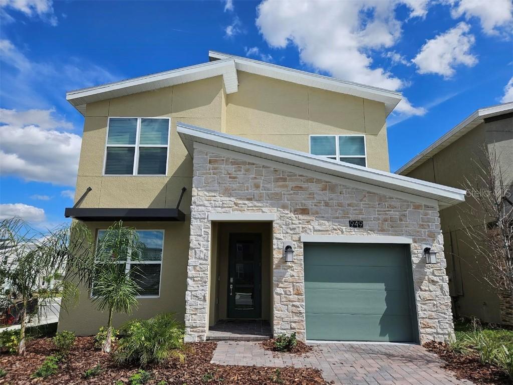 949 Leader St., Davenport, FL 33896