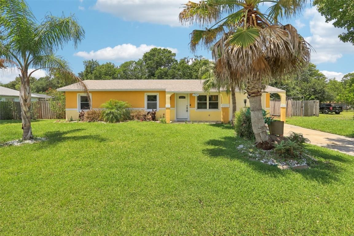 2704 Yule Tree Dr., Edgewater, FL 32141