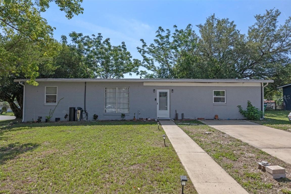 985 N Village Dr., Deltona, FL 32725