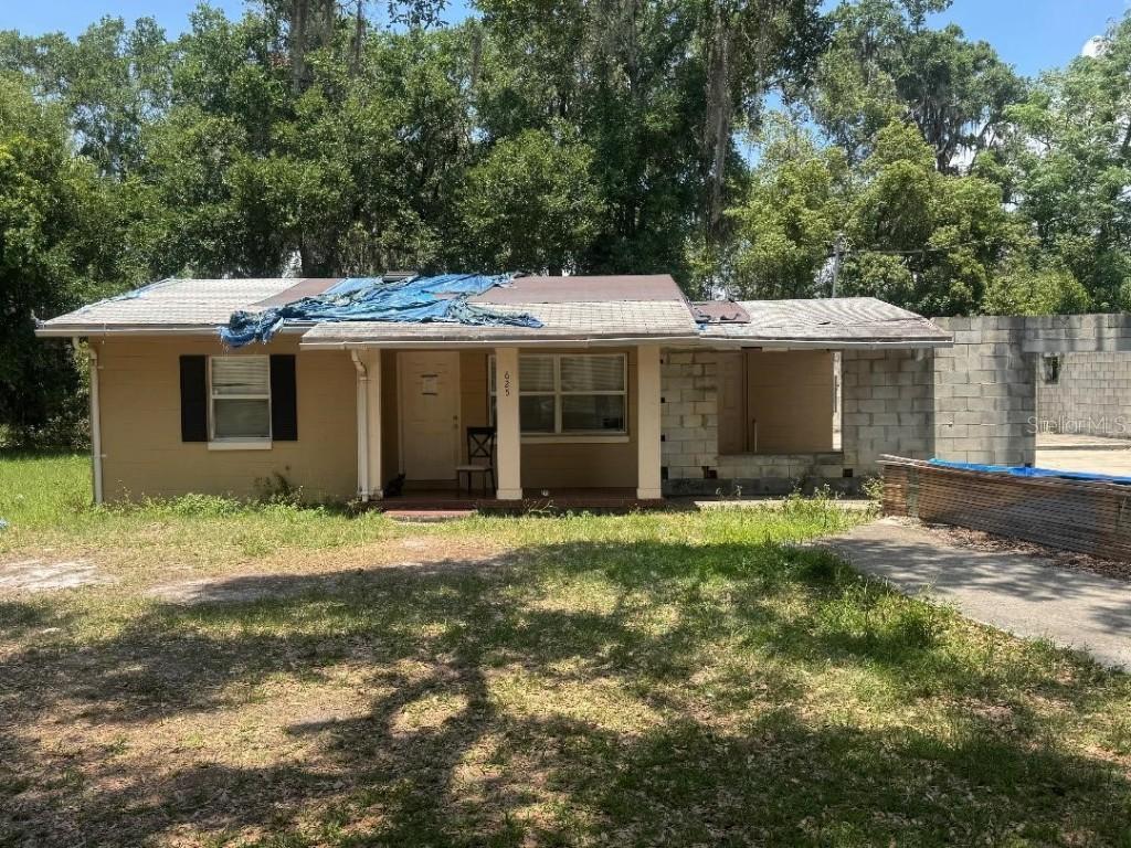 625 E Jackson Ave., Mount Dora, FL 32757