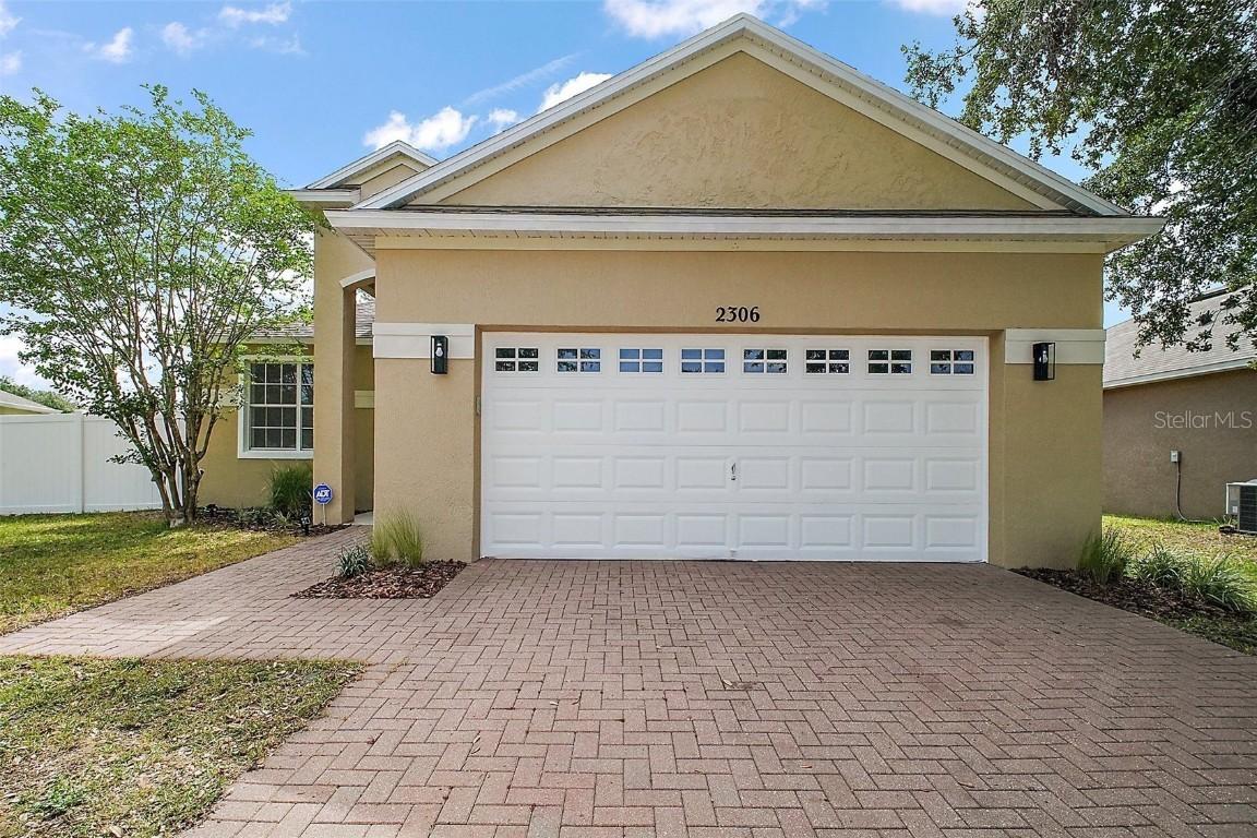 2306 Valhalla Dr., Tavares, FL 32778