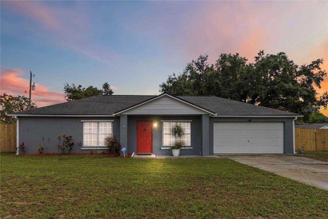 8 Lake Jackson Dr., Mascotte, FL 34753
