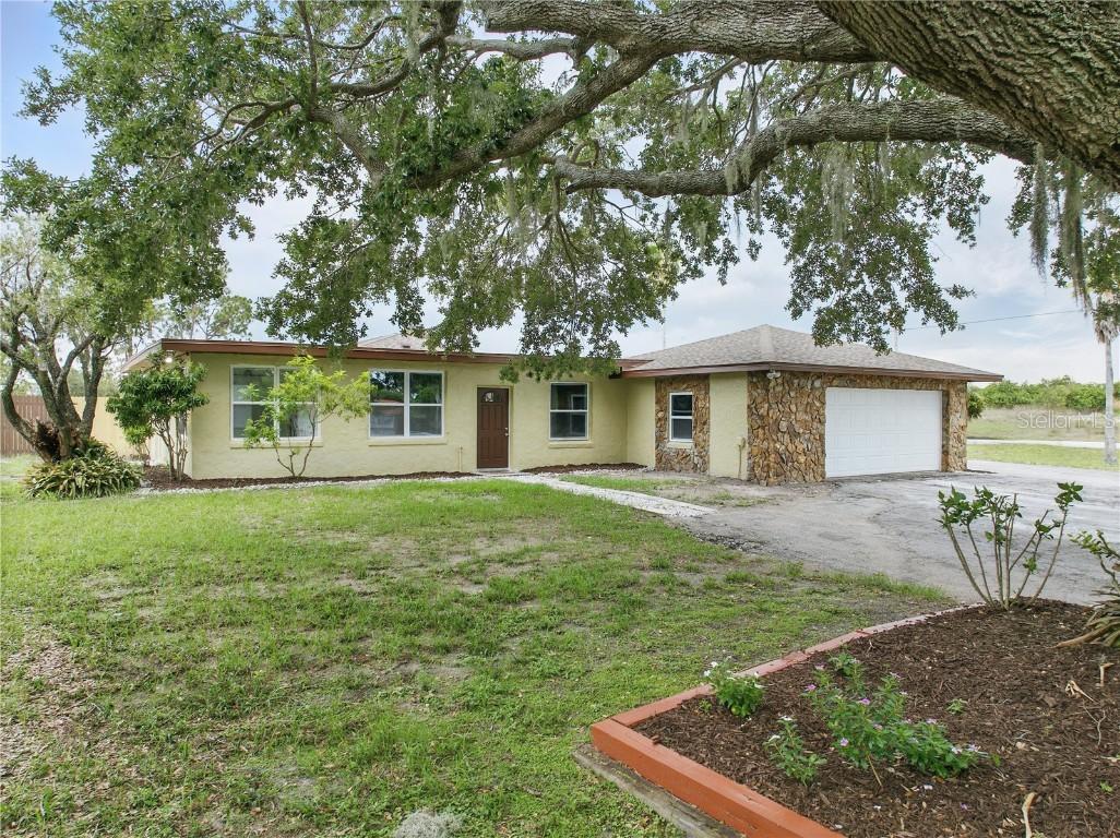8812 Oakwood Dr., Lake Wales, FL 33898