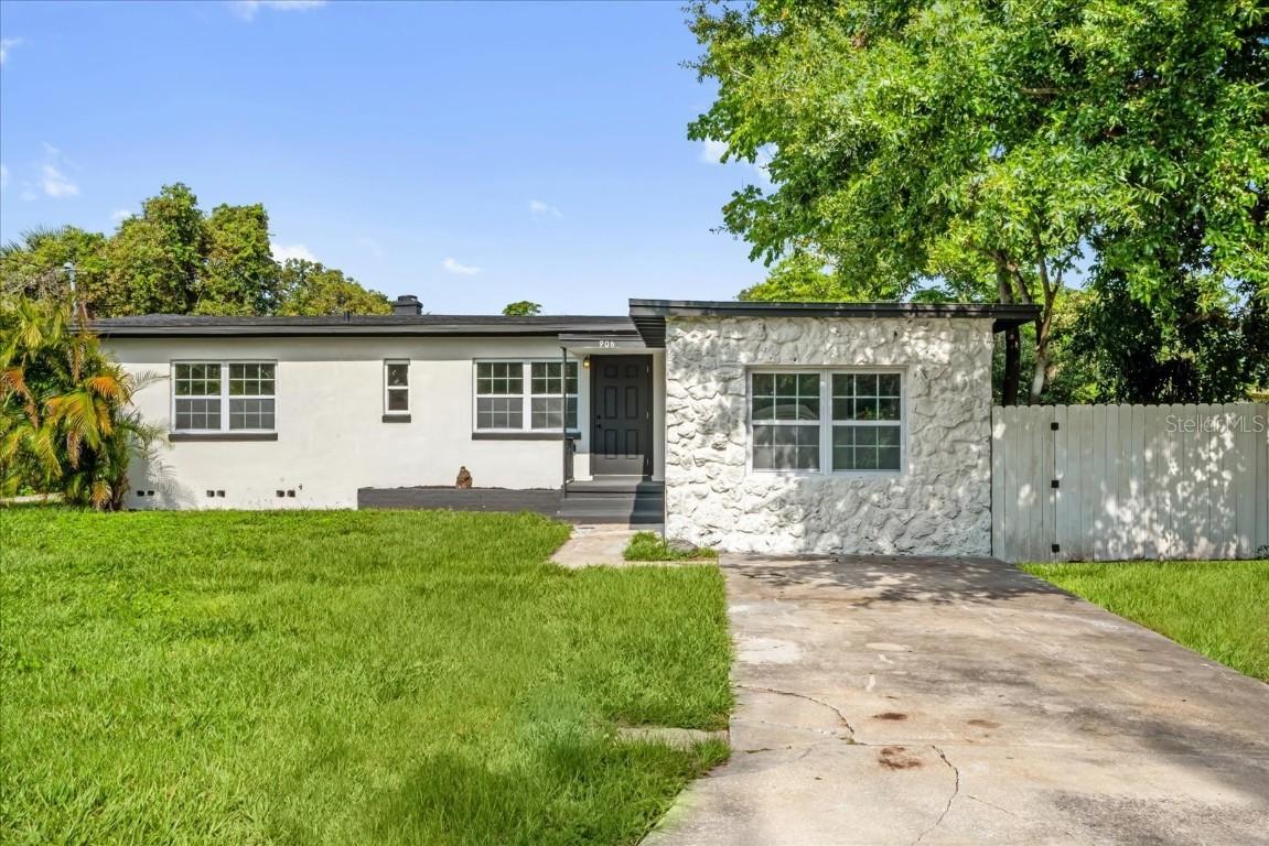 906 Kensington Dr., Orlando, FL 32808