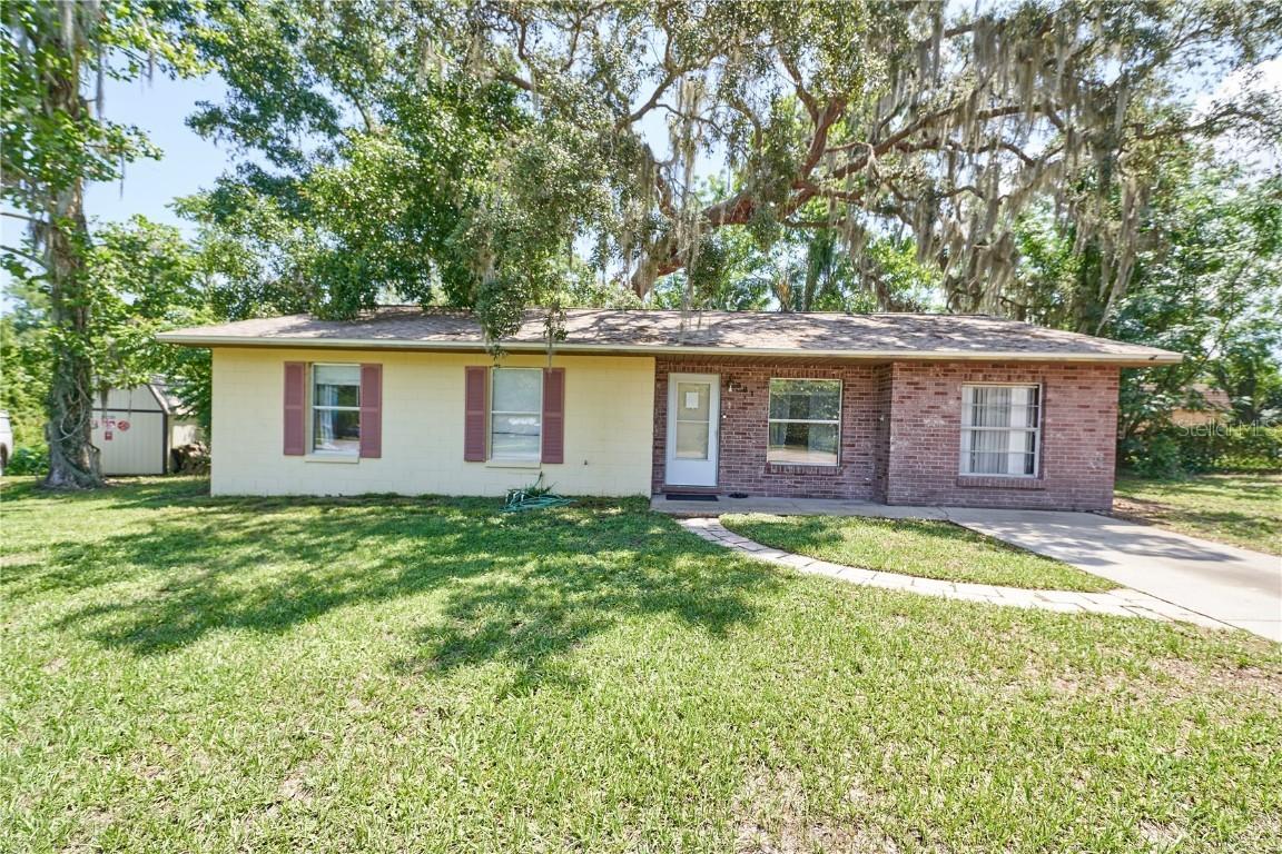 881 Cedar Cir., Tavares, FL 32778