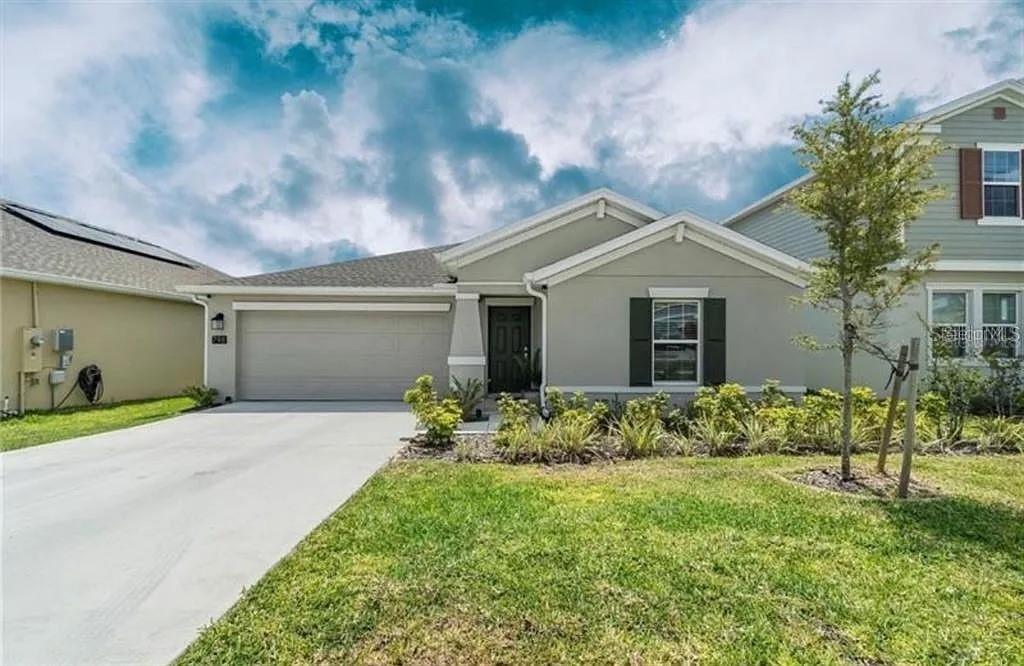 798 Kapi Dr., Groveland, FL 34736