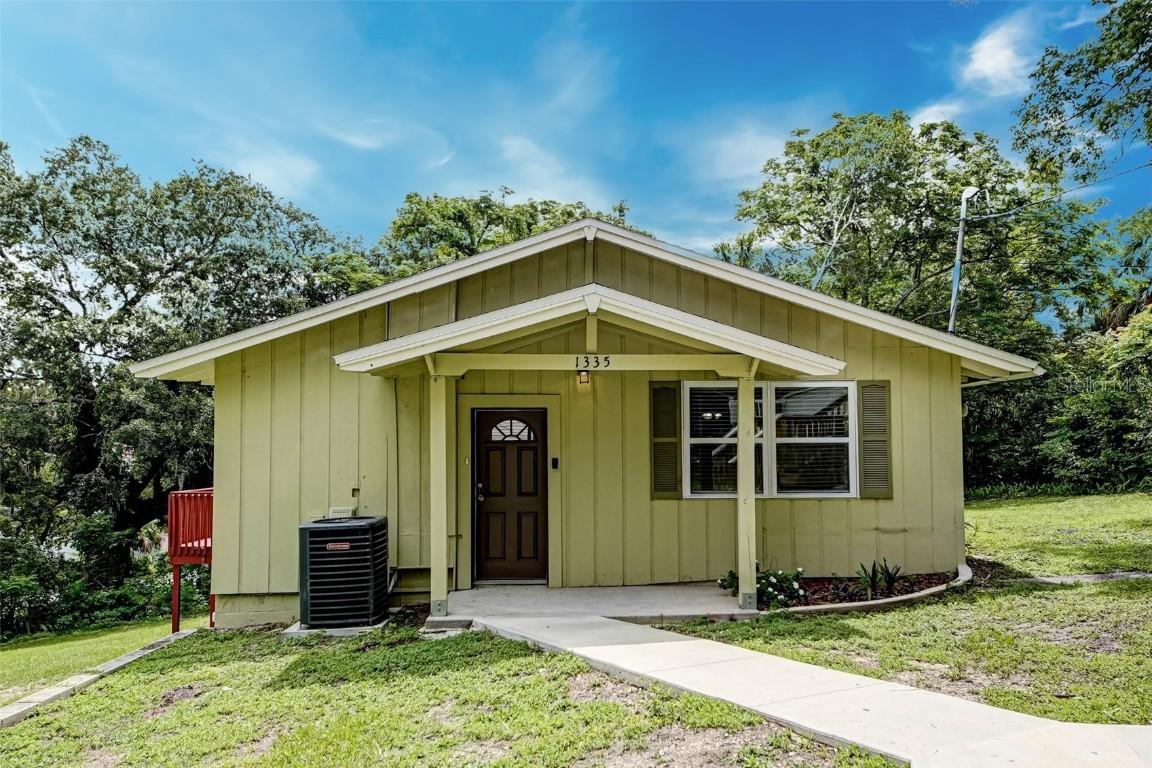 1335 E 3rd Ave., Mount Dora, FL 32757
