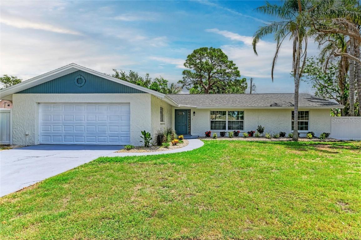 221 Vermont Ave., Bradenton, FL 34208
