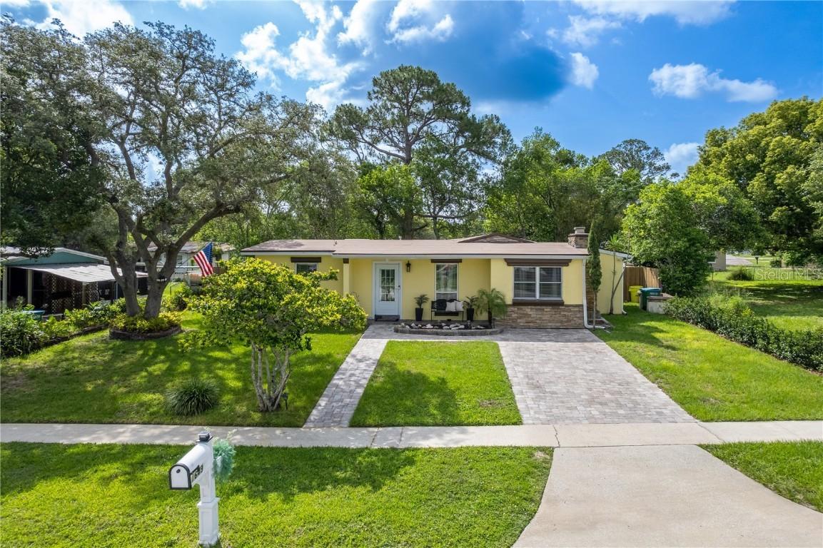 1649 W Waycross Cir., Deltona, FL 32725