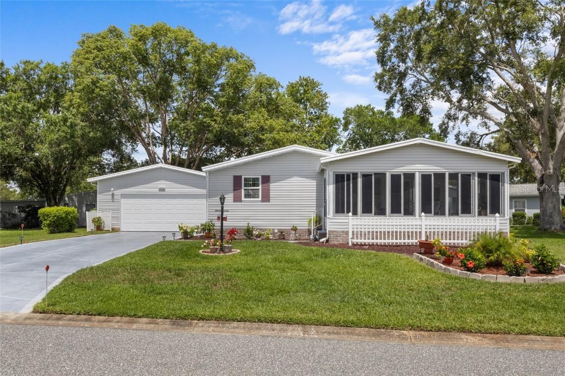 25333 Casa Del Lago Ln, Leesburg, FL 34748