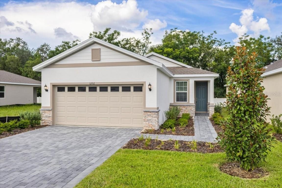 1202 Atlantic Ave., Fruitland Park, FL 34731