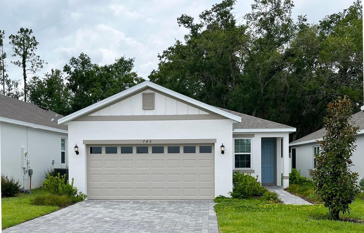 746 Lemon Ave., Fruitland Park, FL 34731