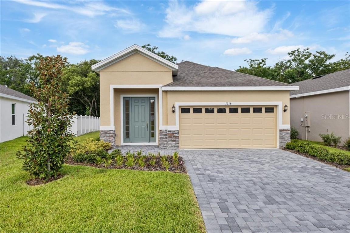 1214 Atlantic Ave., Fruitland Park, FL 34731