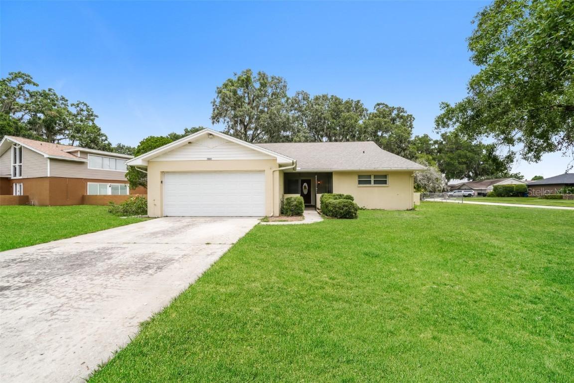1001 Meadowcrest Dr., Valrico, FL 33594
