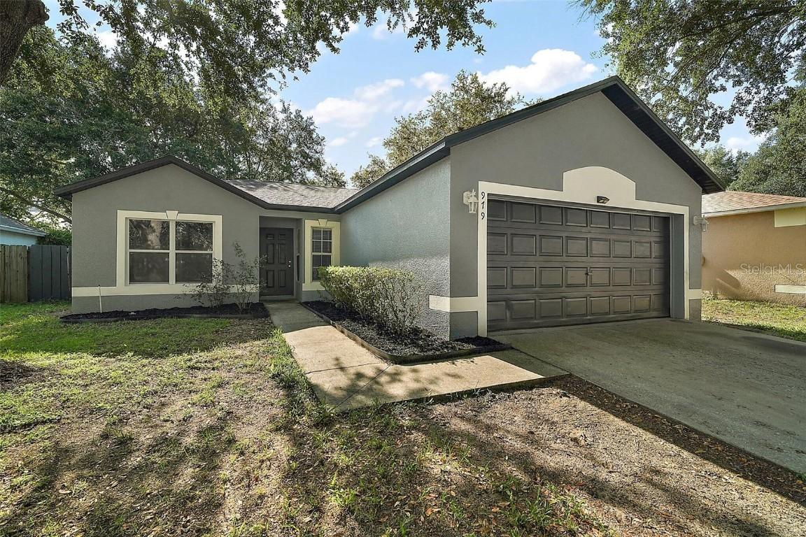 979 Mayfair St., Eustis, FL 32726