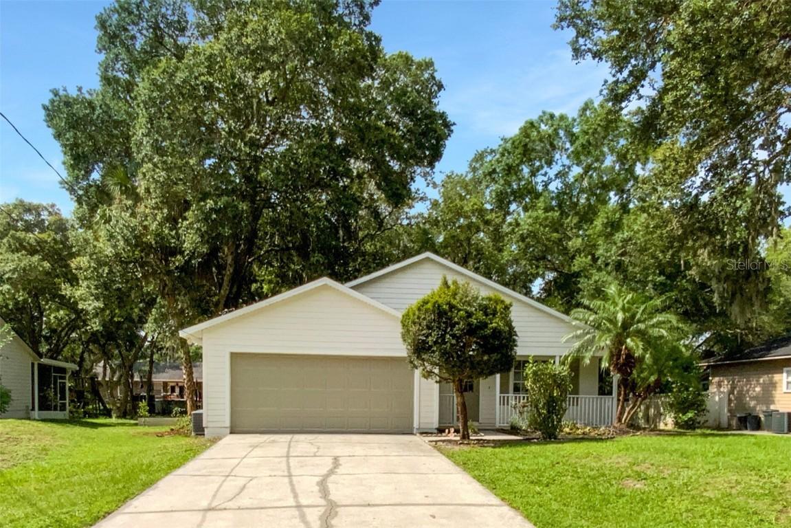 142 E 9th St., Chuluota, FL 32766
