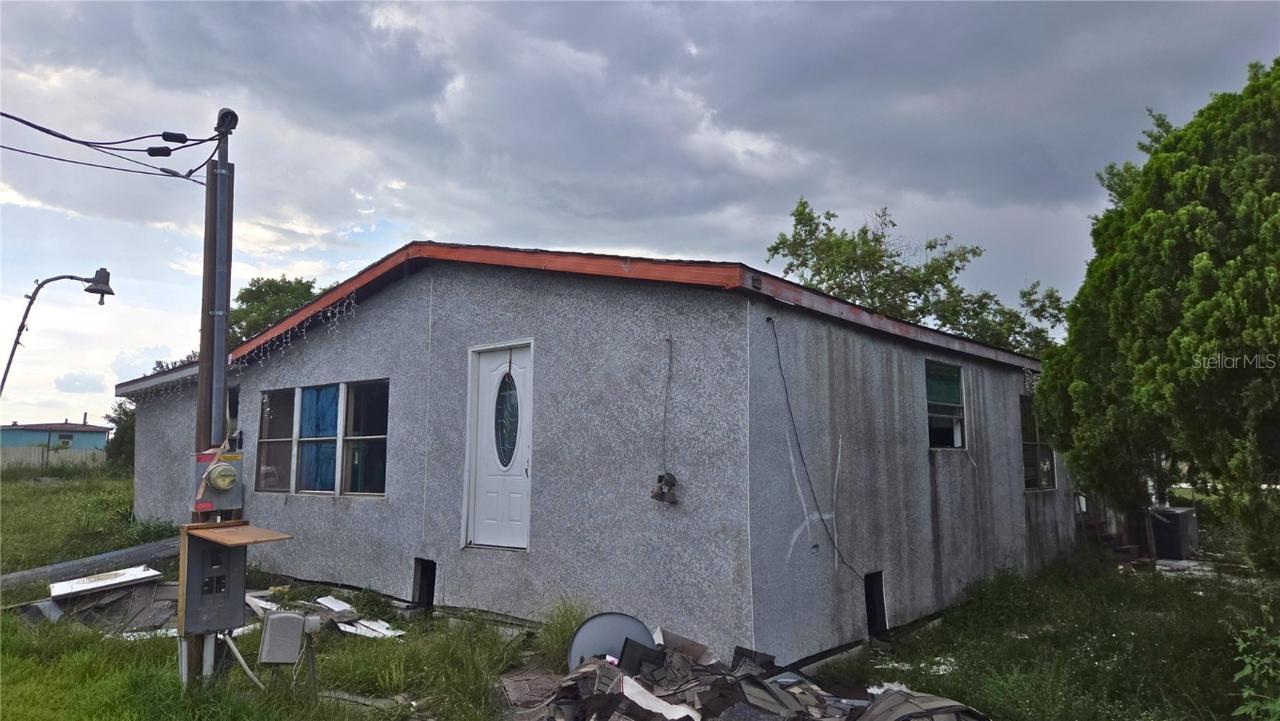 1409 Power Line Rd., Davenport, FL 33837