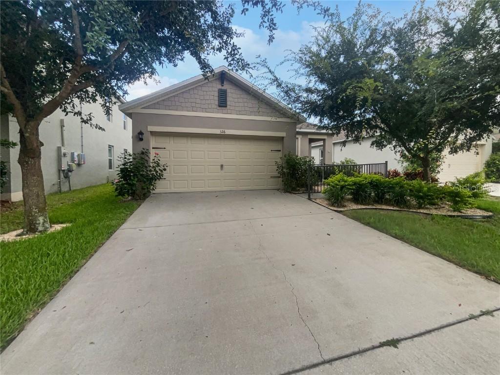 326 Charles Dr., Deland, FL 32724