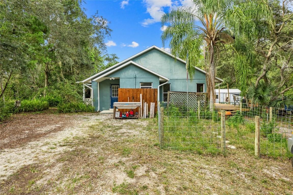 42108 Pine Valley Dr., Paisley, FL 32767