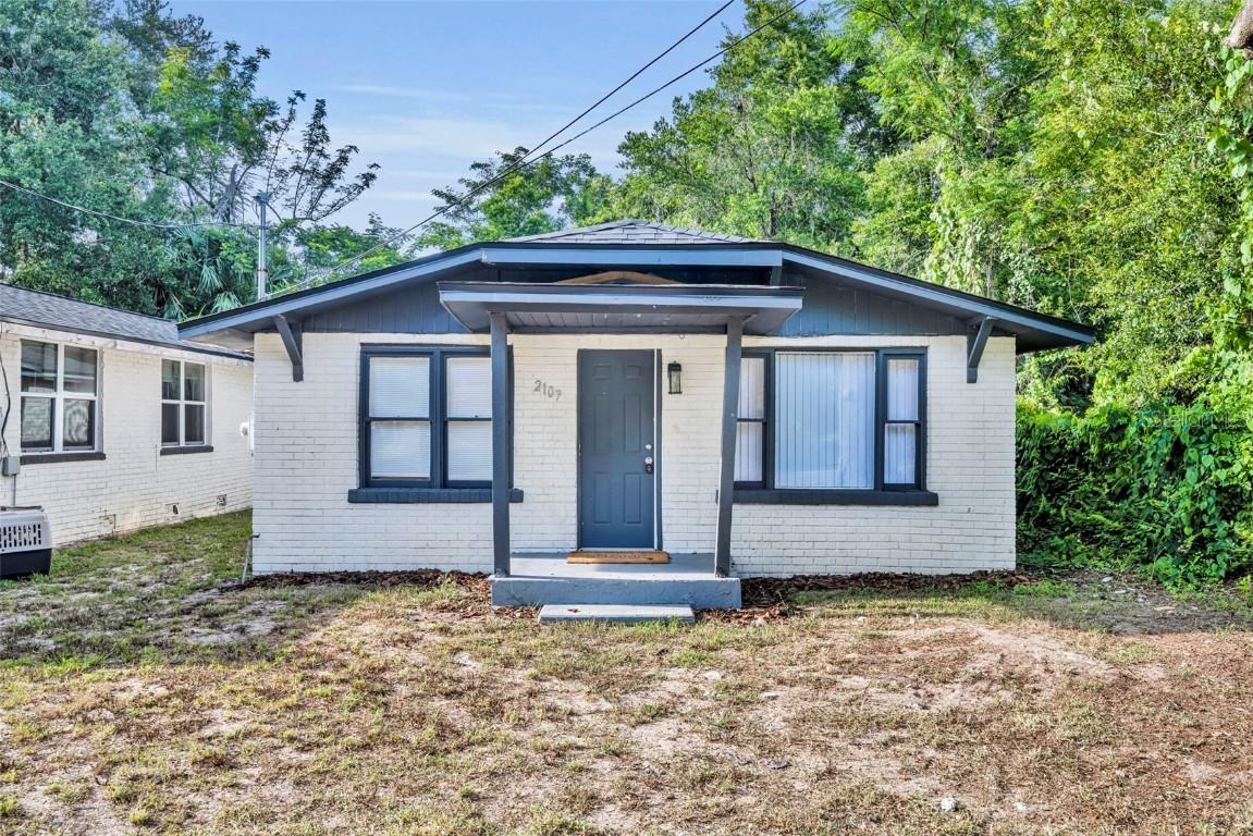 2107 Hollywood Ave., Eustis, FL 32726