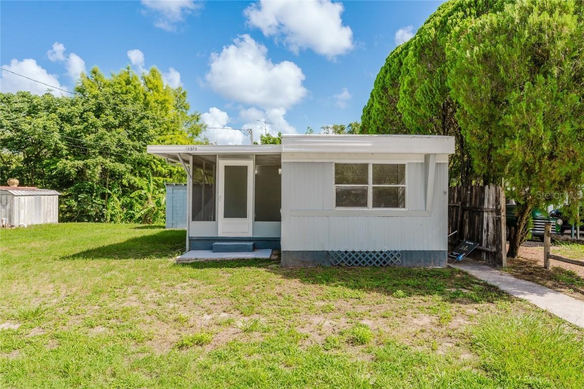 18579 SE 26th St., Ocklawaha, FL 32179