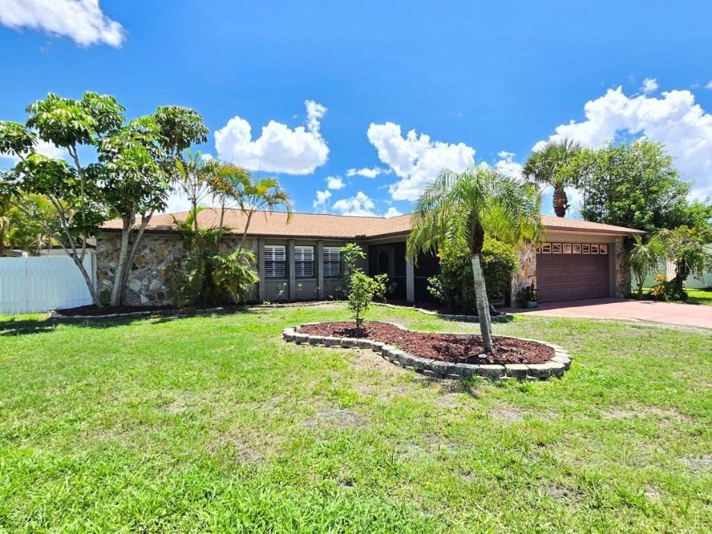 1302 Georgetowne Cir., Sarasota, FL 34232