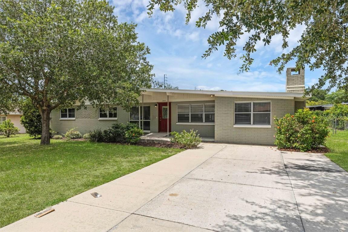 203 E Lakeview Ave., Eustis, FL 32726