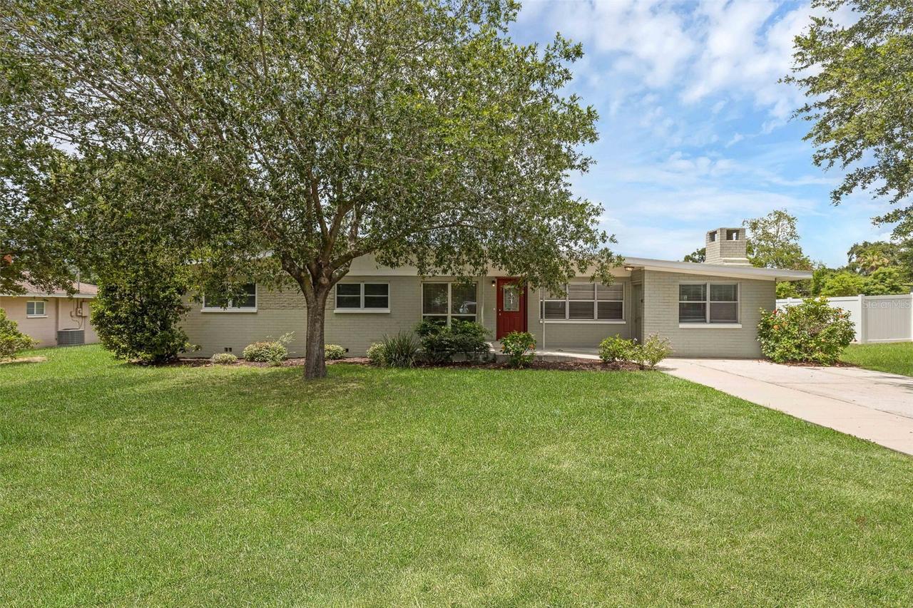 203 E Lakeview Ave., Eustis, FL 32726