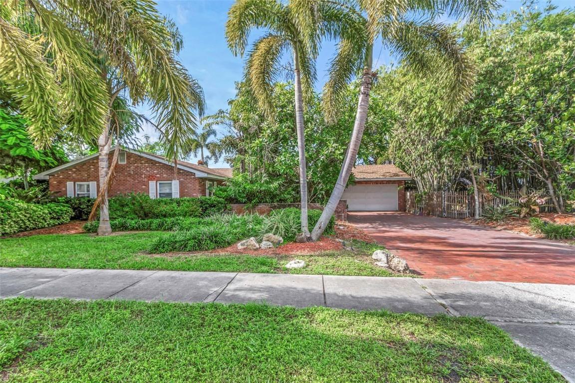 11530 66th Ave., Seminole, FL 33772