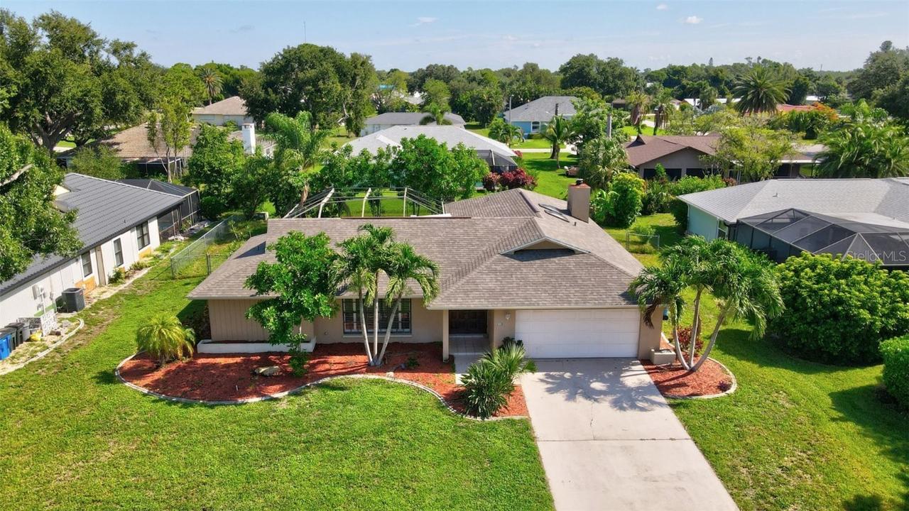 2113 Lochmoor Cir., North Fort Myers, FL 33903