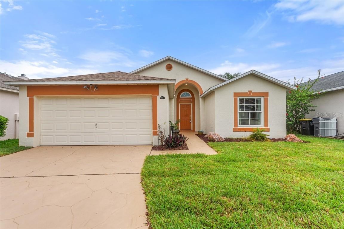 162 Canary Island Cir., Davenport, FL 33837