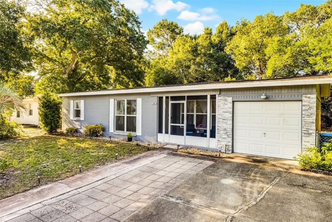 1649 Weybridge St., Deltona, FL 32725