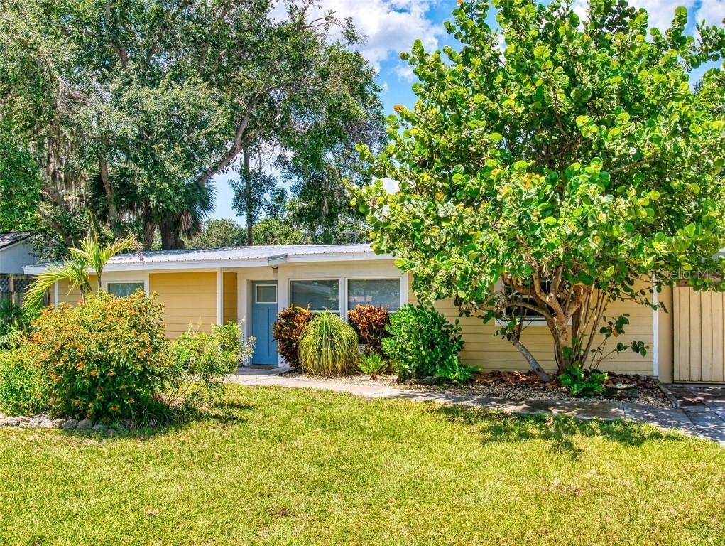 706 Lynn Ave., New Smyrna Beach, FL 32168