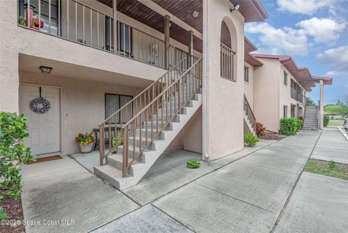 307 La Paloma Ln., Titusville, FL 32780