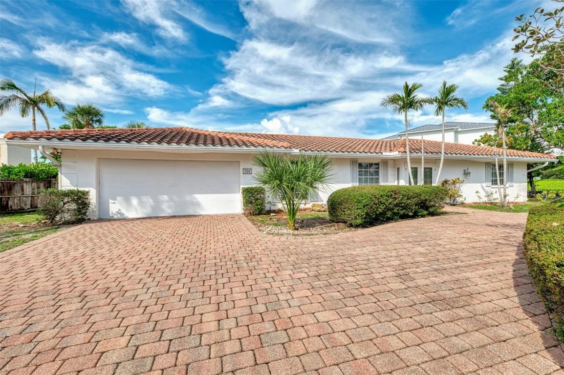 568 Venice Ln., Sarasota, FL 34242
