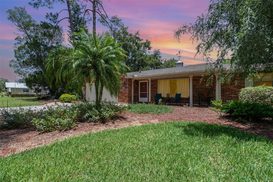 27 Fairway Dr., Eustis, FL 32726