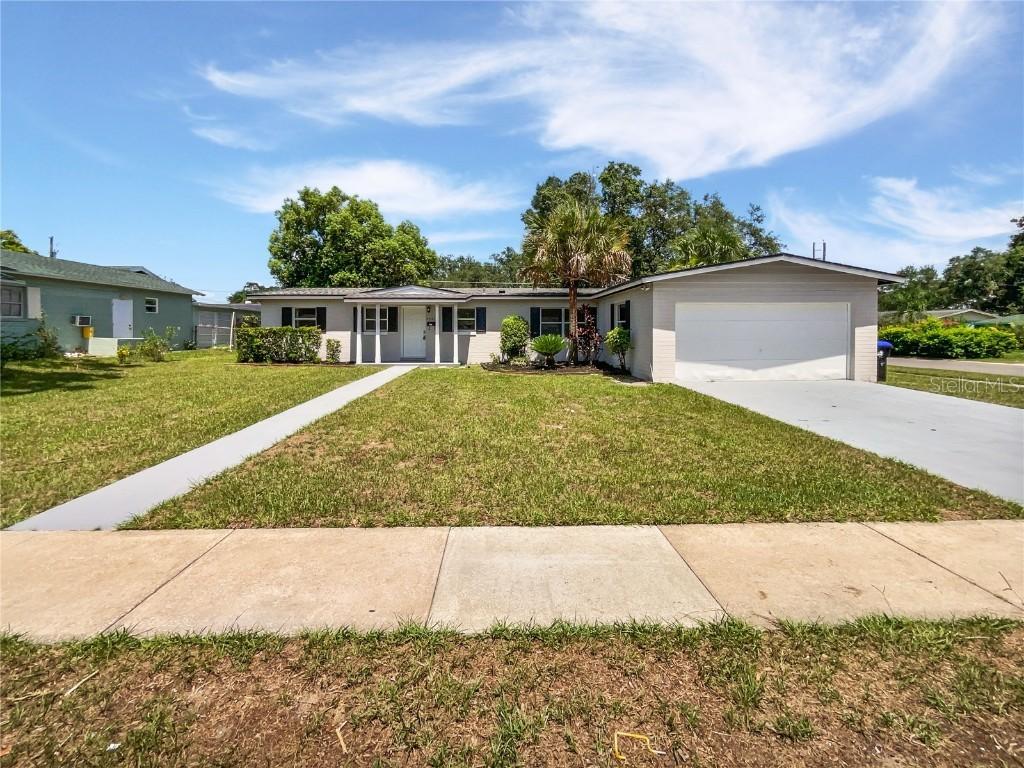 2607 Castle Oak Ave., Orlando, FL 32808