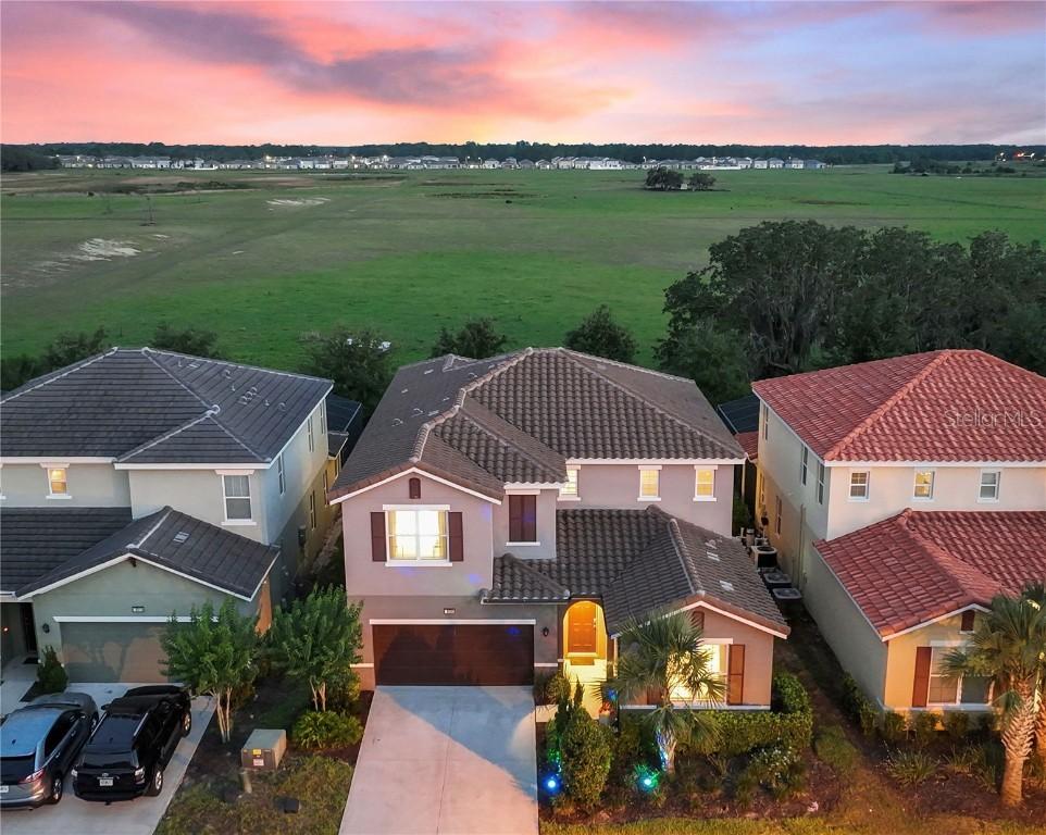 8020 Oak Shadow Ct., Davenport, FL 33837