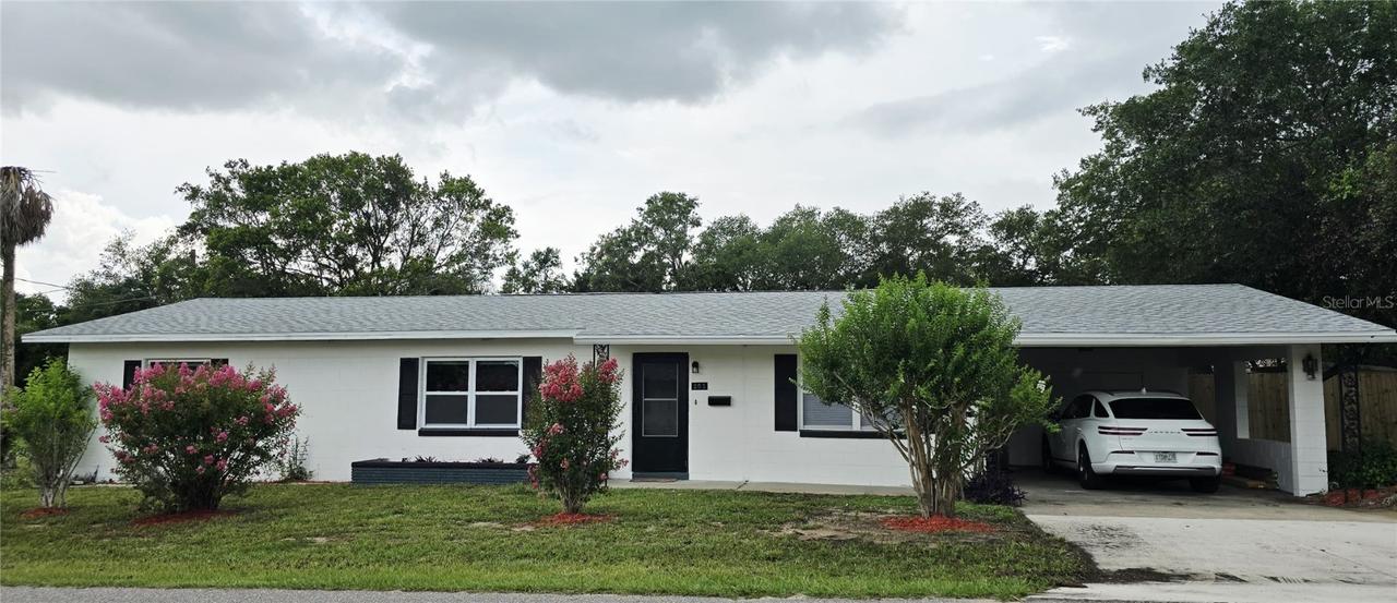 205 Gary St., Tavares, FL 32778