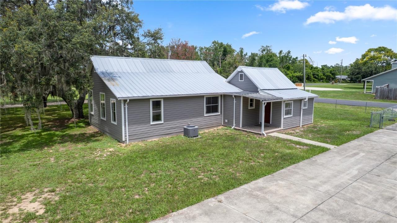 19402 E 5th St., Umatilla, FL 32784
