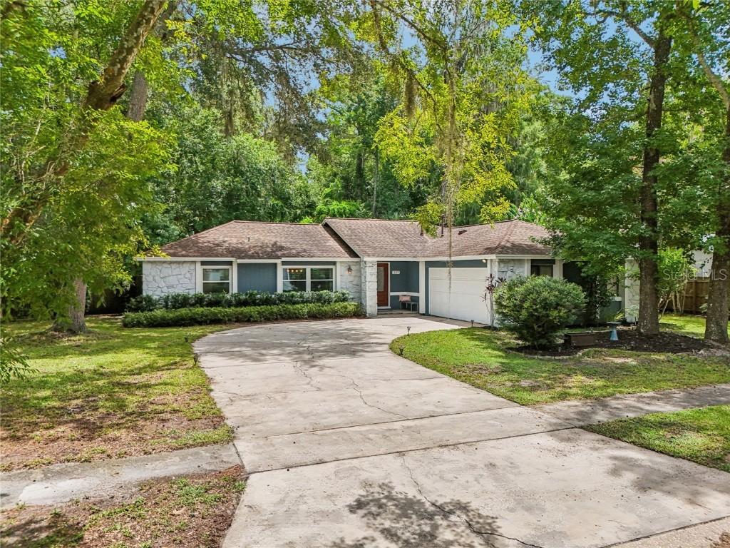 227 Holiday Ln., Winter Springs, FL 32708