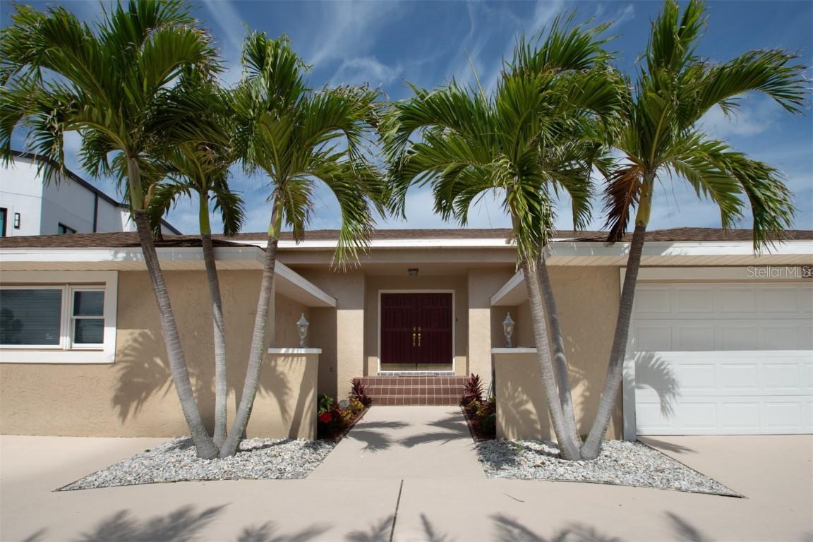 2504 Hibiscus Dr., Belleair Beach, FL 33786