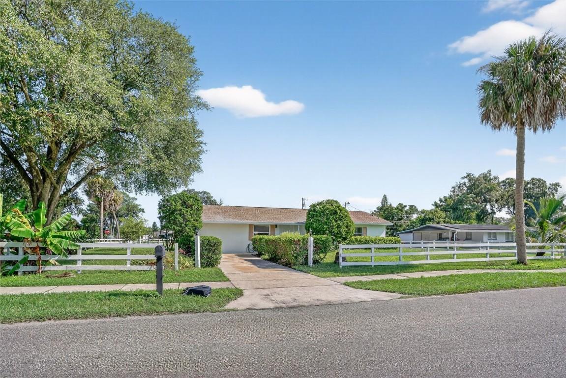 201 E 7th St., Chuluota, FL 32766