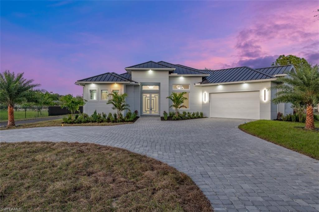 239 20th Ave., Naples, FL 34120
